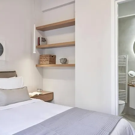 Sleeping With The Ancient Gods In Koukaki Apartamento *